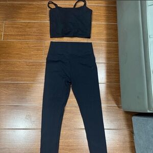 Women zen leggings sz XL top is a sz M